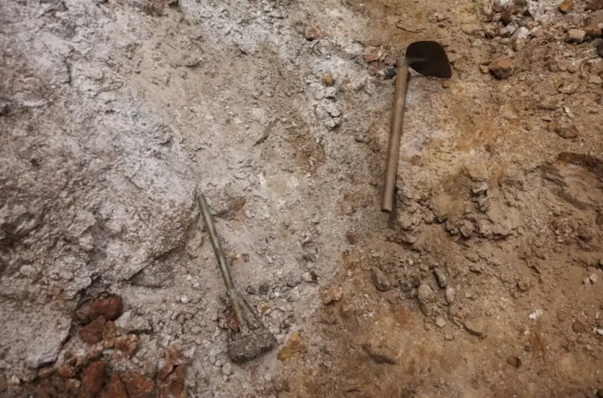 Equipos utilizados para la extracción de mineral en una excavación del garimpo de Chico Osório, en Serra Pelada, en Curionópolis (Brasil).