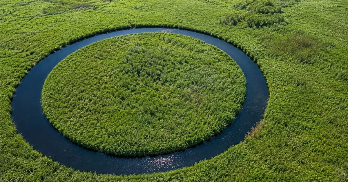 Het Mysterie van 'El Ojo': Het Perfect Ronde Eiland dat om zijn As Draait